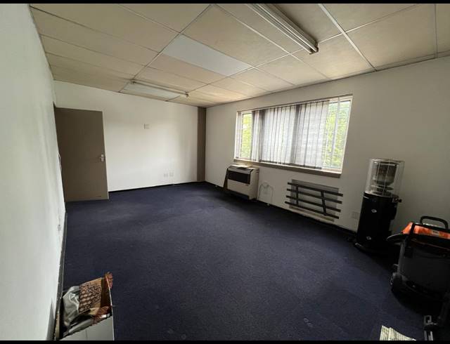 195M² WAREHOUSE TO LET IN STRIJDOMPARK